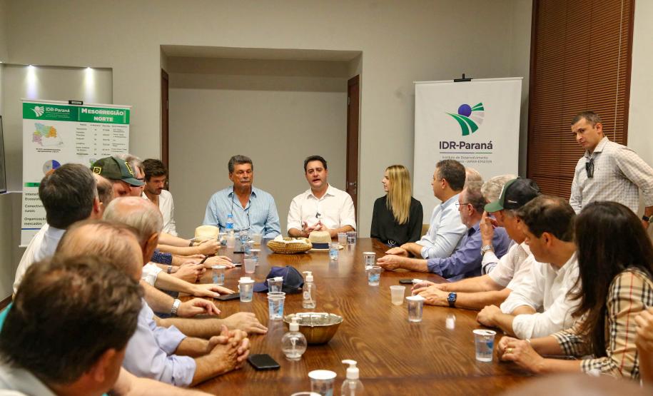 Governador conhece projeto de alimentação do futuro desenvolvido em Londrina