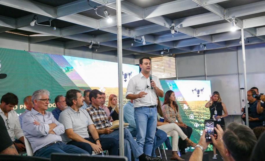 Governador conhece projeto de alimentação do futuro desenvolvido em Londrina