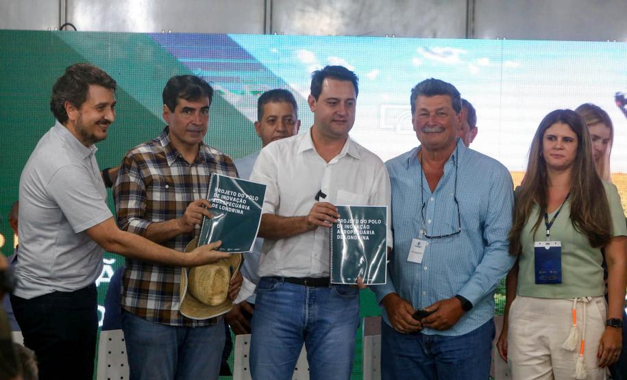 Governador conhece projeto de alimentação do futuro desenvolvido em Londrina