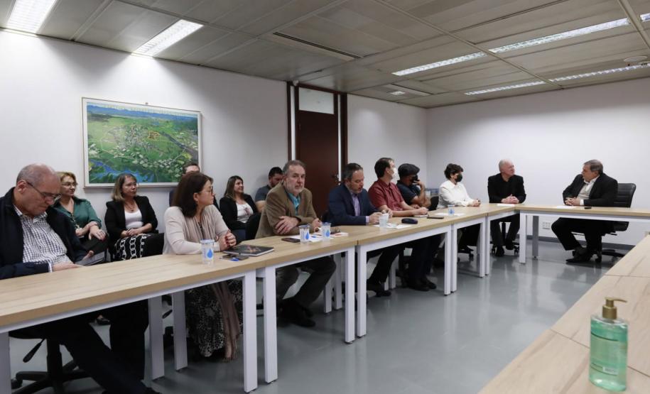 Ministro destaca incentivo à inovação e ciência no Paraná em visita à Fundação Araucária