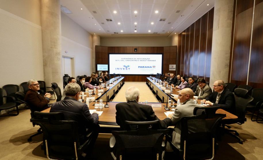 Invest Paraná assina convênios com universidades para promoção de produtos regionais
