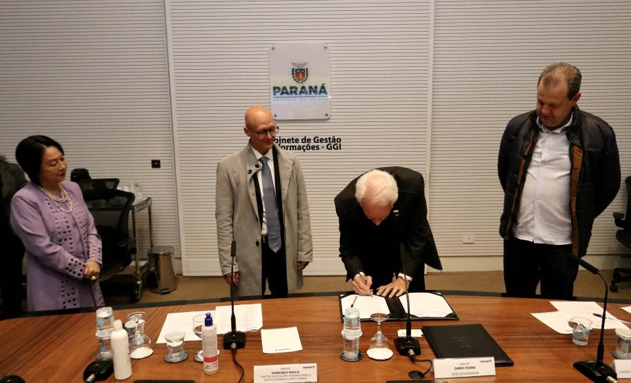 Invest Paraná assina convênios com universidades para promoção de produtos regionais