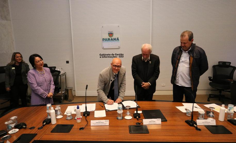 Invest Paraná assina convênios com universidades para promoção de produtos regionais