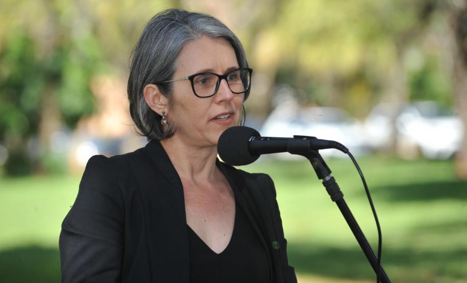 UEL comemora aniversário com plantio da 51ª peroba rosa e homenagem a professor