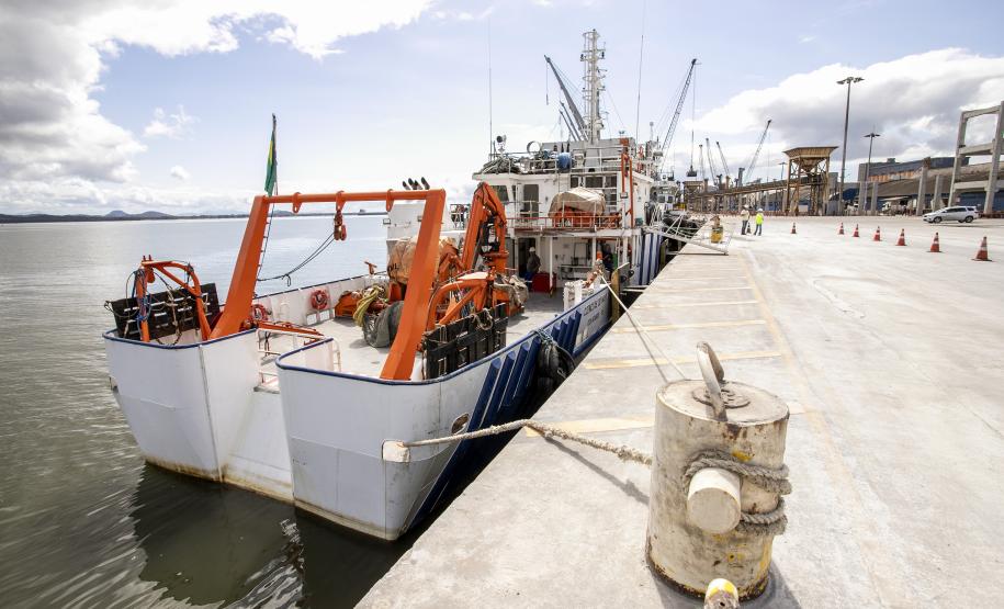 Após dois anos, navio de ensino volta a atracar no Porto de Paranaguá