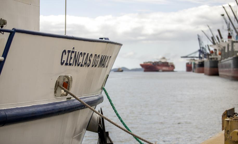Após dois anos, navio de ensino volta a atracar no Porto de Paranaguá