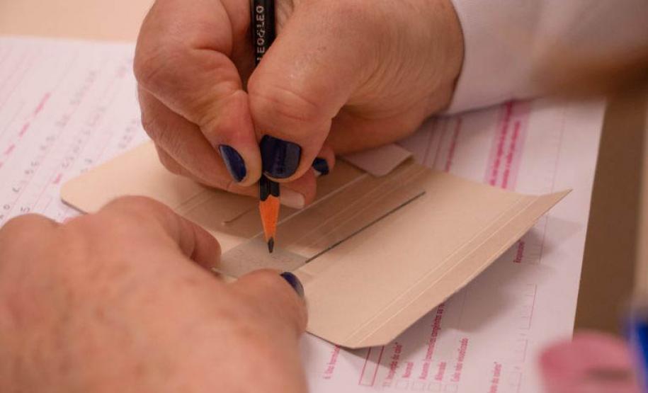 Outubro Rosa: ambulatório da HU-UEPG realiza exame preventivo em servidoras