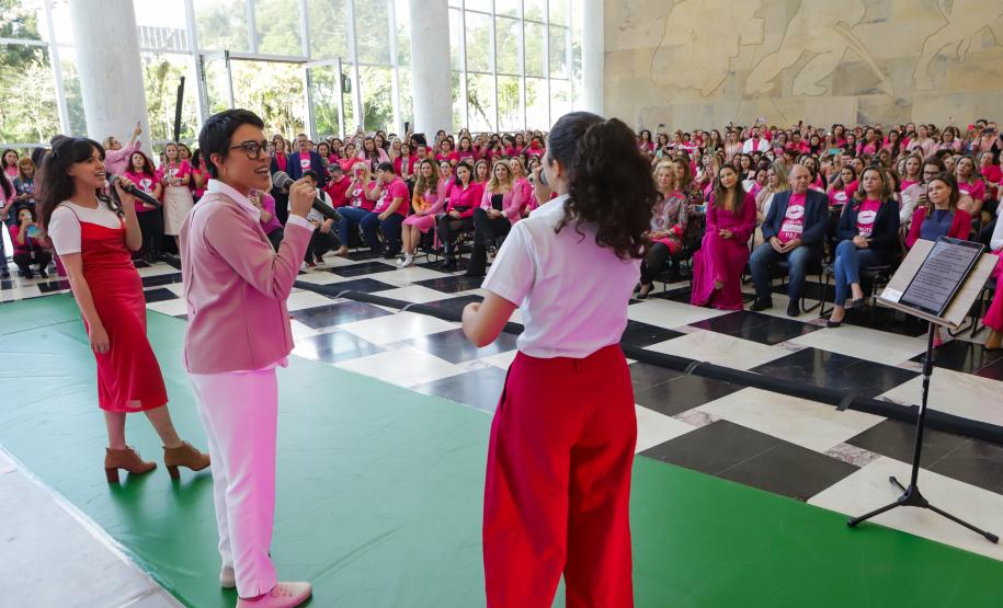 Primeira-dama destaca importância da conscientização contra o câncer de mama