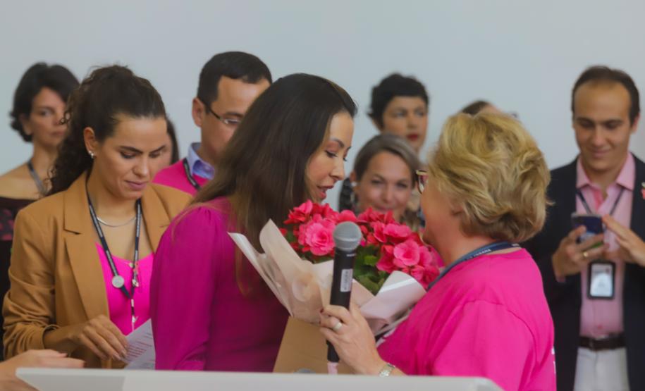 Primeira-dama destaca importância da conscientização contra o câncer de mama