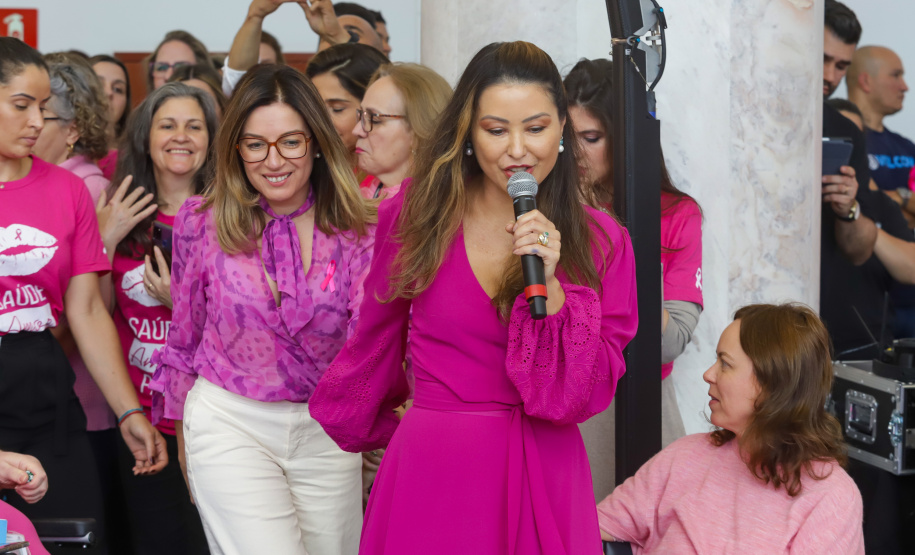 Primeira-dama destaca importância da conscientização contra o câncer de mama