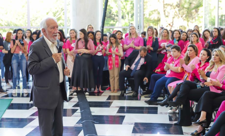 Primeira-dama destaca importância da conscientização contra o câncer de mama