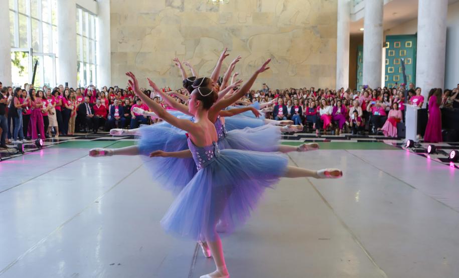 Primeira-dama destaca importância da conscientização contra o câncer de mama