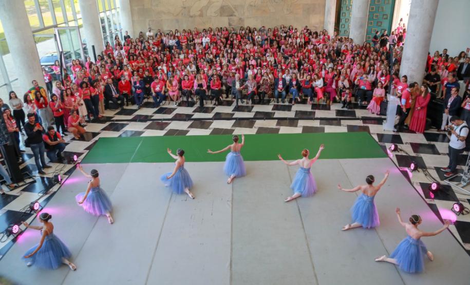 Primeira-dama destaca importância da conscientização contra o câncer de mama