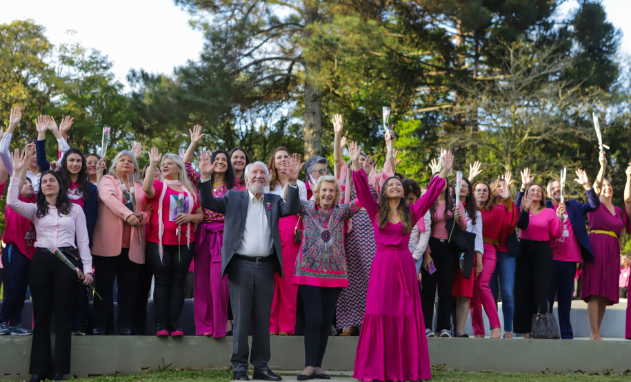 Primeira-dama destaca importância da conscientização contra o câncer de mama