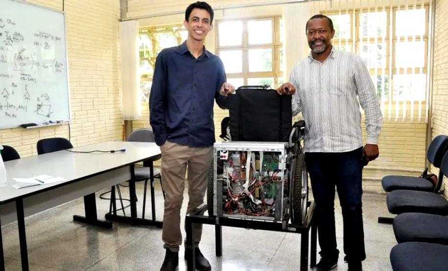 Projeto de cadeira de rodas elétrica da UEL ganha menção honrosa em premiação