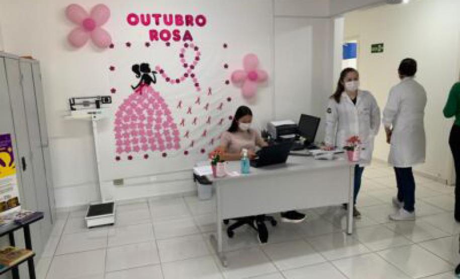 Escola de Enfermagem da Unicentro atende comunidade de Guarapuava no Outubro Rosa