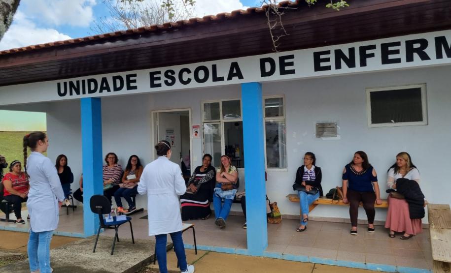 Escola de Enfermagem da Unicentro atende comunidade de Guarapuava no Outubro Rosa
