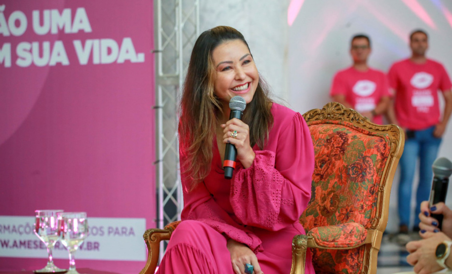 Primeira-dama destaca importância da conscientização contra o câncer de mama