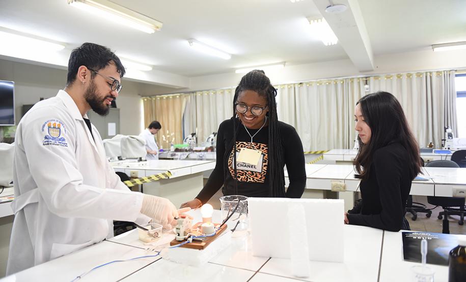 Primeira Feira de Profissões da UENP reúne mais de 3 mil estudantes