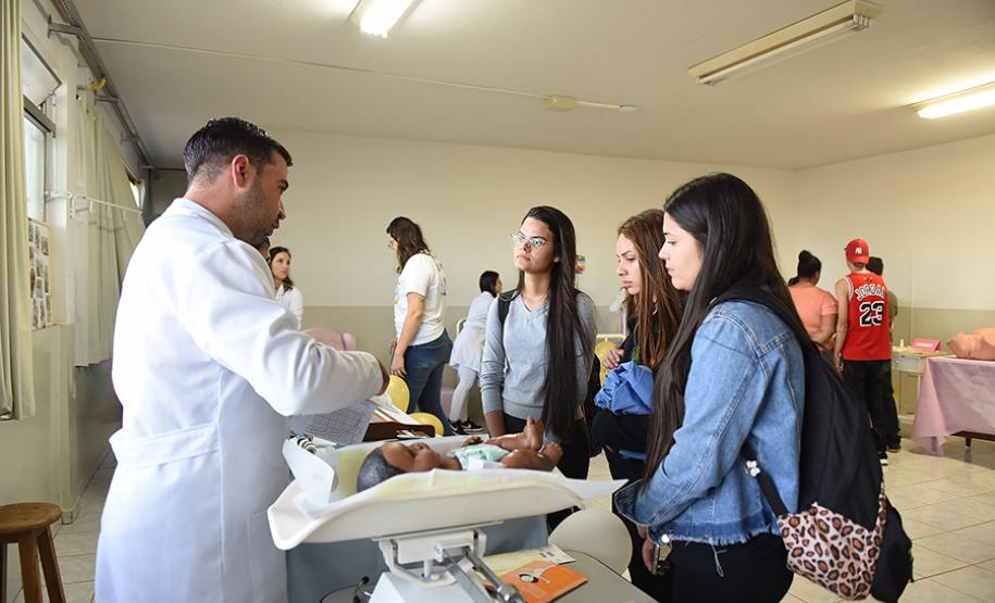 Primeira Feira de Profissões da UENP reúne mais de 3 mil estudantes