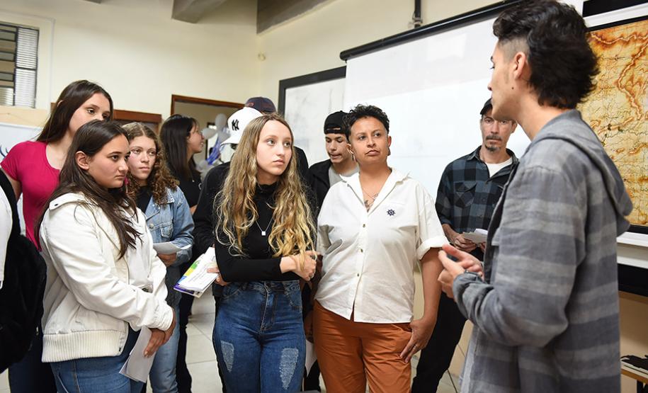 Primeira Feira de Profissões da UENP reúne mais de 3 mil estudantes