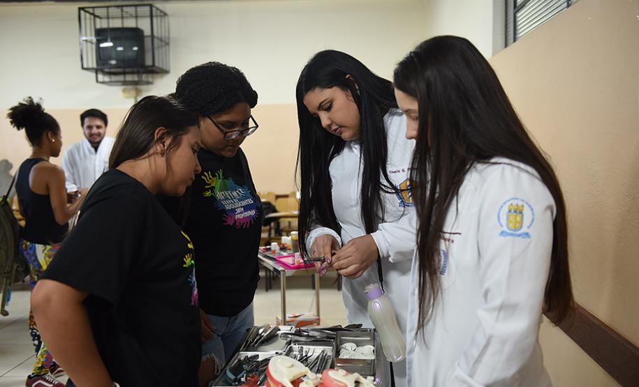 Primeira Feira de Profissões da UENP reúne mais de 3 mil estudantes