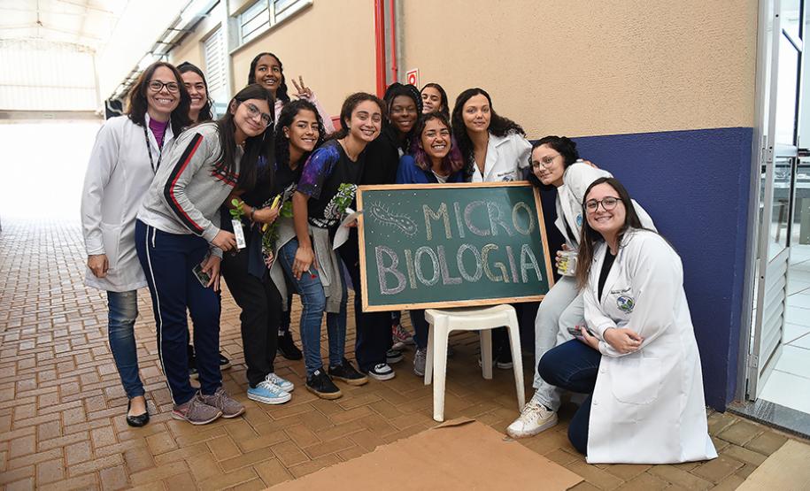 Primeira Feira de Profissões da UENP reúne mais de 3 mil estudantes