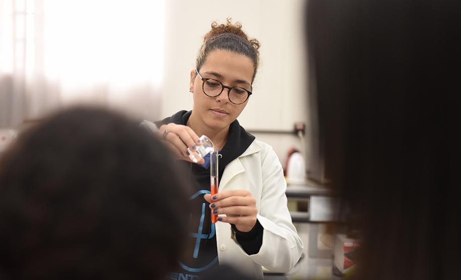 Primeira Feira de Profissões da UENP reúne mais de 3 mil estudantes
