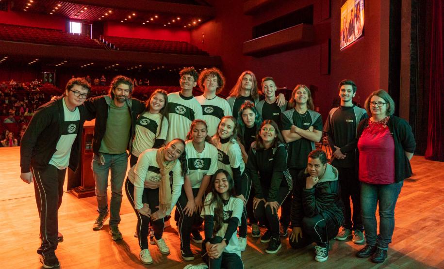 Aulão Paraná reúne dois mil estudantes no Teatro Guaíra para preparação do Enem 2022