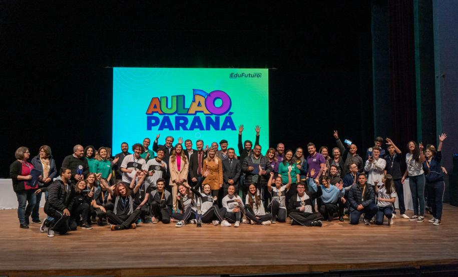 Aulão Paraná reúne dois mil estudantes no Teatro Guaíra para preparação do Enem 2022