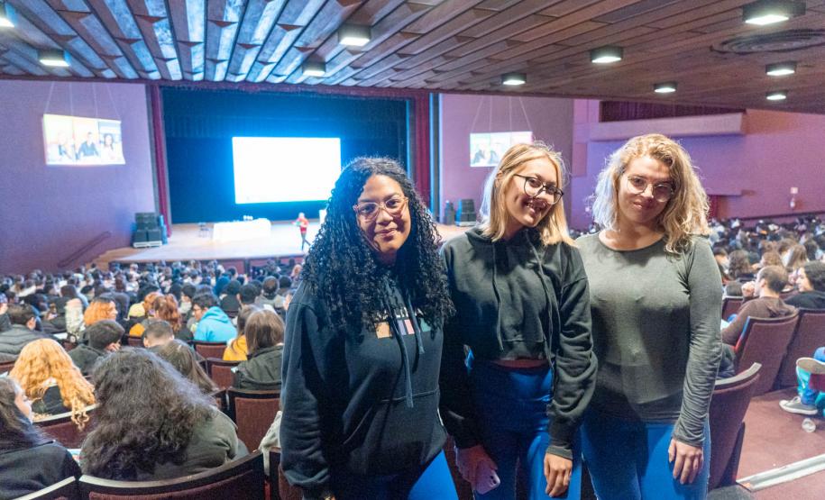 Aulão Paraná reúne dois mil estudantes no Teatro Guaíra para preparação do Enem 2022