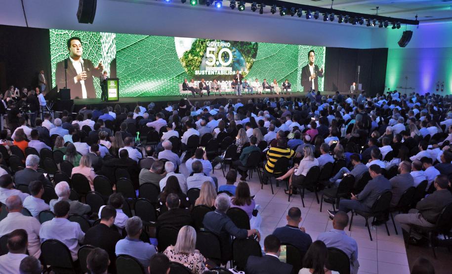 Governador defende expansão das políticas de sustentabilidade em encontro com prefeitos