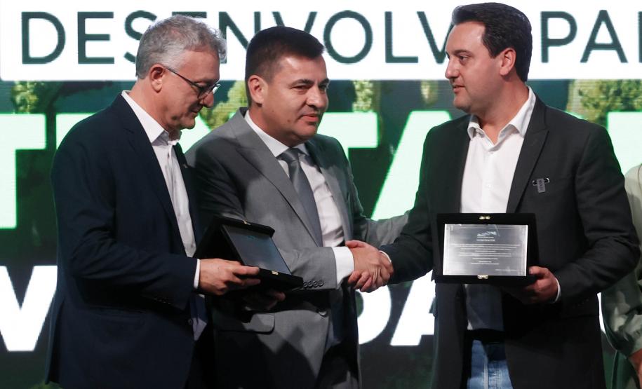 Governador defende expansão das políticas de sustentabilidade em encontro com prefeitos