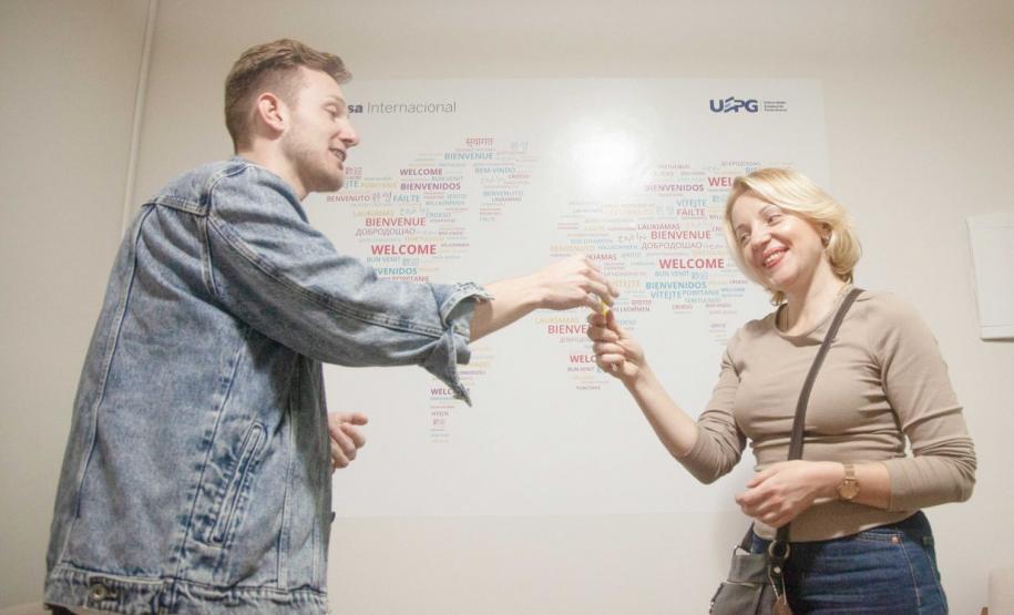 UEPG recebe pesquisadora ucraniana na área de propriedade intelectual