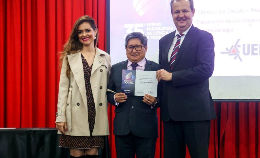 Professor Celso Vataru Nakamura, da UEM, vencedor da premiação na área Ciências da Saúde, na categoria Pesquisador