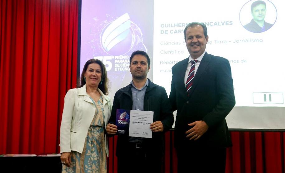 Guilherme Gonçalves de Carvalho, do Portal de Notícia plural, vencedor da premiaçãor na área Ciências Exatas e da Terra, na categoria Jornalista Científico