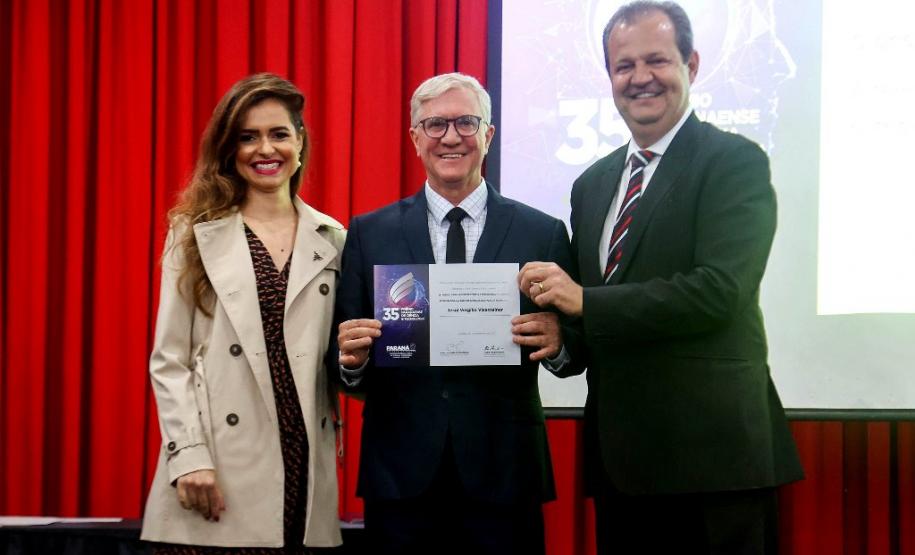 Professor Jesui Vergílio Visentainer, da UEM, vencedor da premiação da área Ciências Exatas e da Terra, na categoria Pesquisador - Extencionista