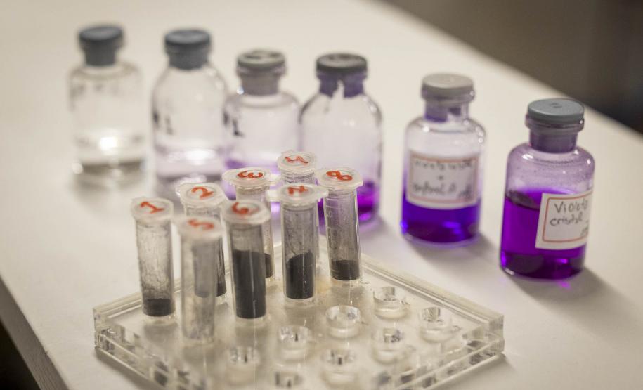 UEM recebe patente verde por obtenção de carvão ativado a partir de bitucas de cigarro