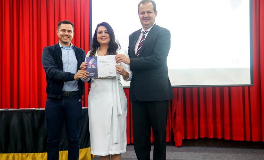 Emily Tieme Ito, vencedora da premiação na área Ciências da Saúde, na categoria Inventor Independente