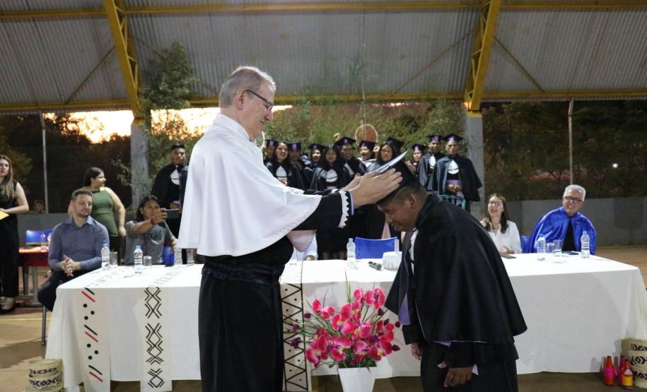Em cerimônia inédita em terra demarcada, Unicentro forma 1ª turma de Pedagogia Indígena