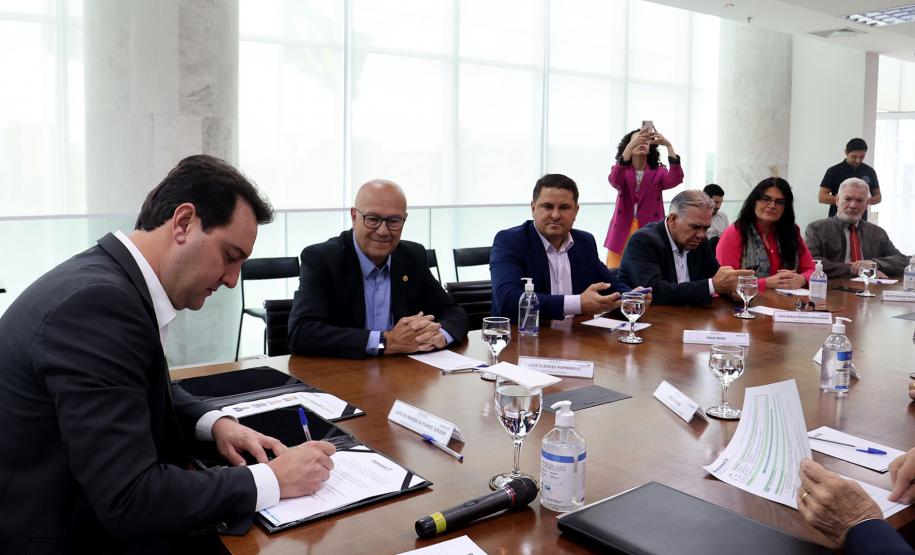 Governador autoriza abertura de três novos cursos gratuitos de nível superior em Loanda