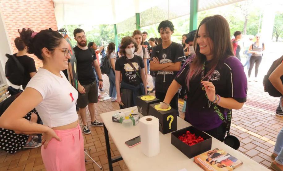 Dia Mundial de Combate à Aids é marcado por ações de conscientização na UEL