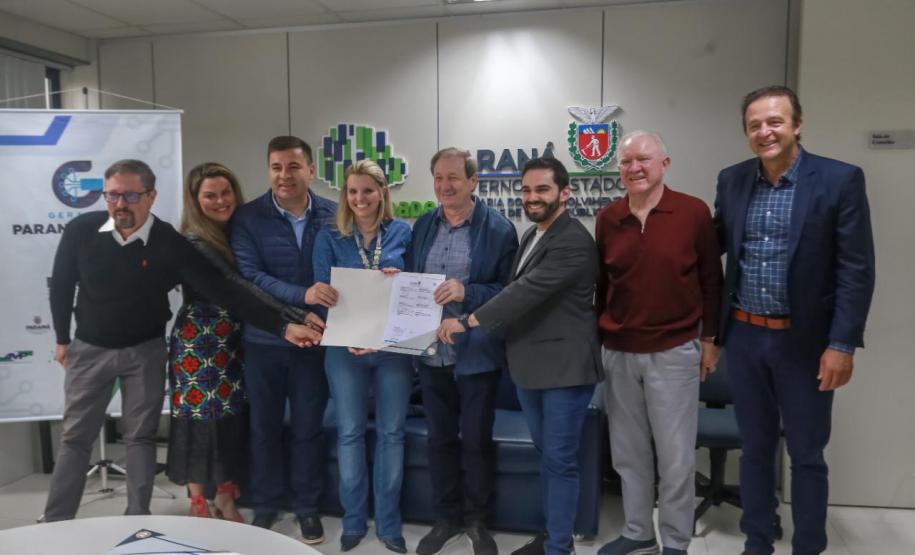 Programa Geração Paraná Digital cria acesso ao conhecimento e renda qualificada a estudantes