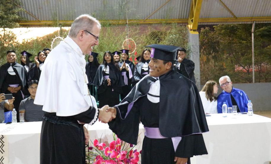 Em cerimônia inédita em terra demarcada, Unicentro forma 1ª turma de Pedagogia Indígena