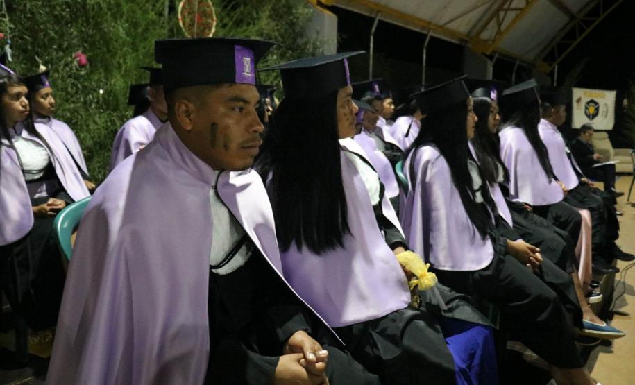 Em cerimônia inédita em terra demarcada, Unicentro forma 1ª turma de Pedagogia Indígena