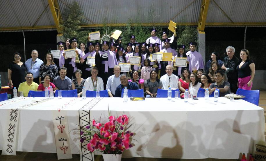 Em cerimônia inédita em terra demarcada, Unicentro forma 1ª turma de Pedagogia Indígena