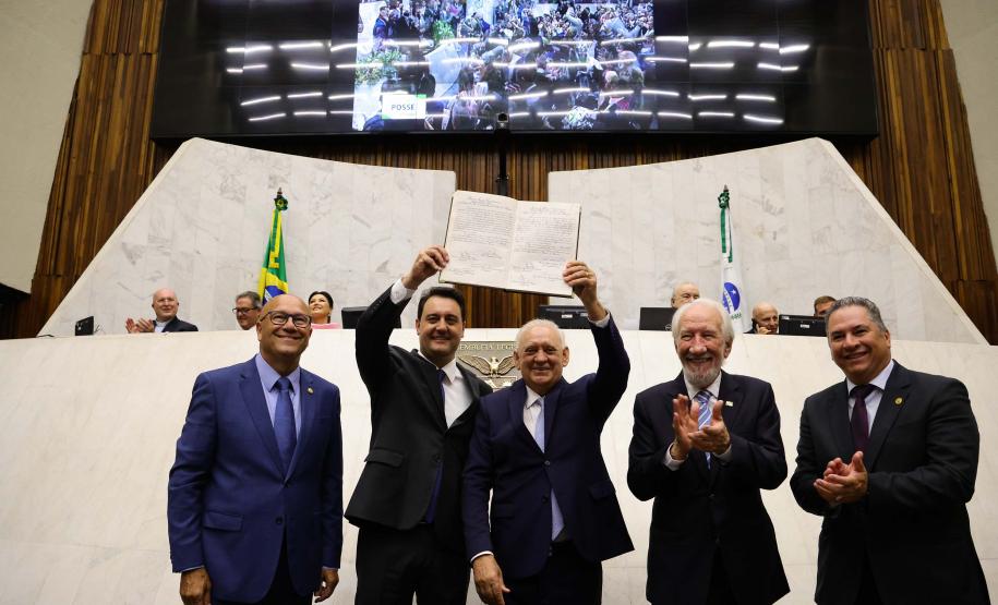 Ratinho Junior e Darci Piana tomam posse para mais quatro anos de mandato