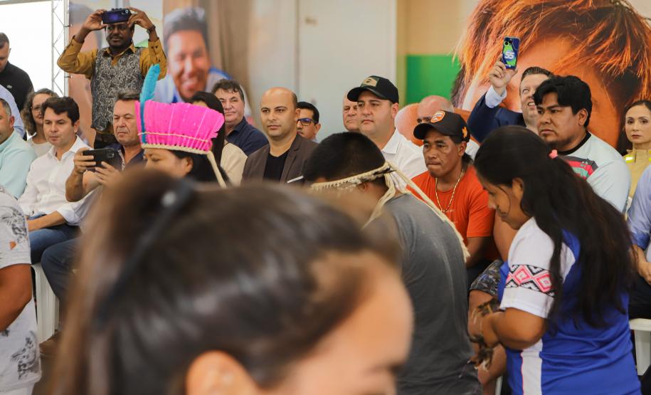 Governador inaugura obra de ampliação do maior colégio indígena do Paraná