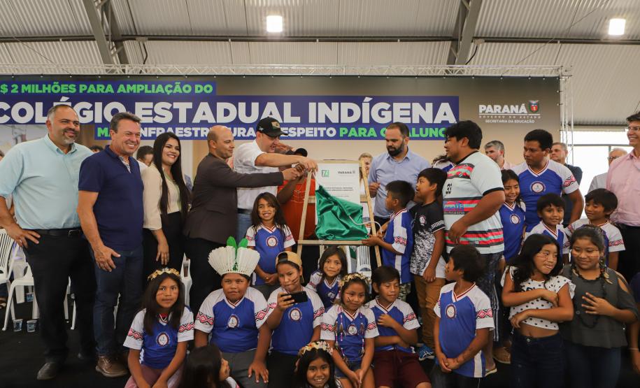 Governador inaugura obra de ampliação do maior colégio indígena do Paraná