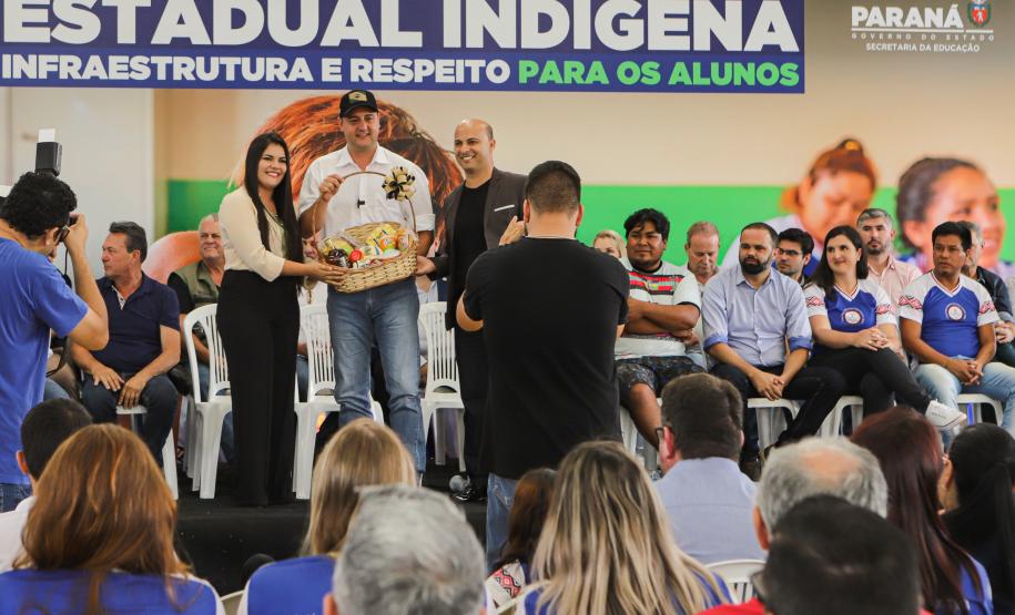 Governador inaugura obra de ampliação do maior colégio indígena do Paraná